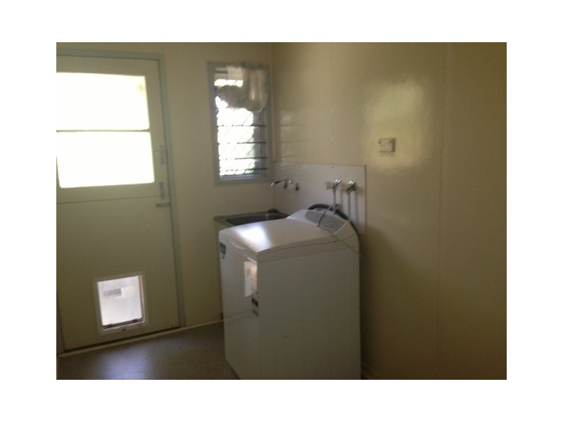 73b Arthur Street, Blackwater QLD 4717