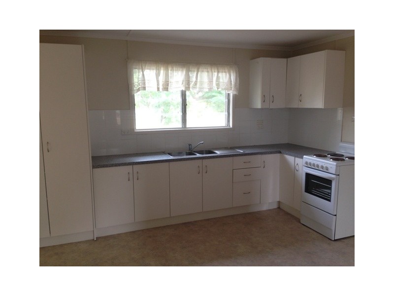 28 Long Street, Blackwater QLD 4717