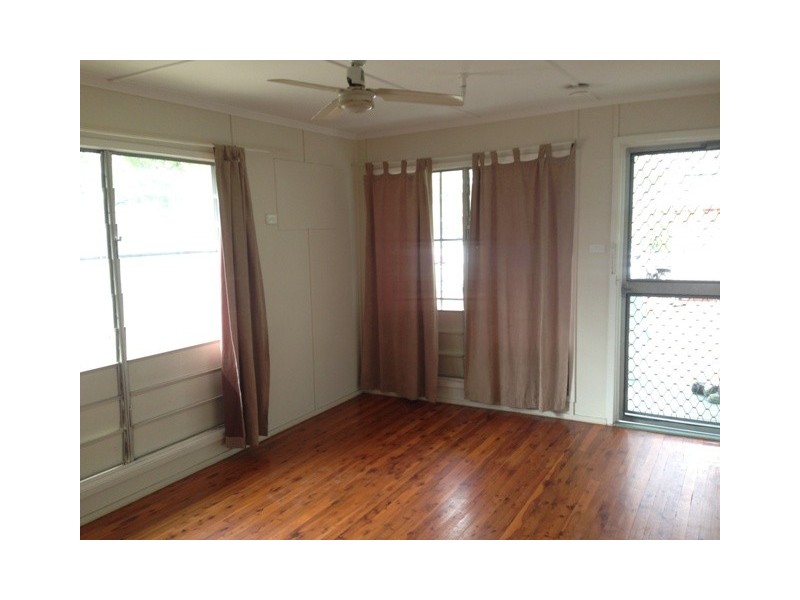 28 Long Street, Blackwater QLD 4717