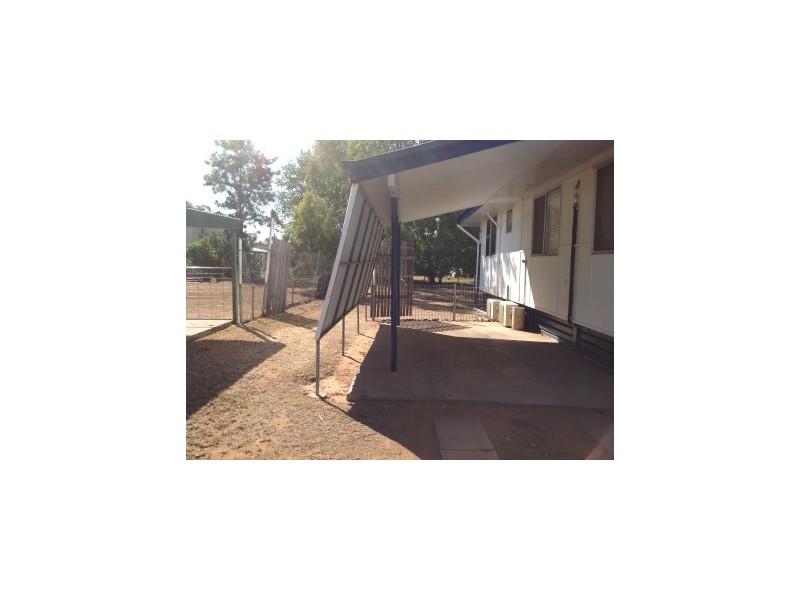 62 Acacia Street, Blackwater QLD 4717
