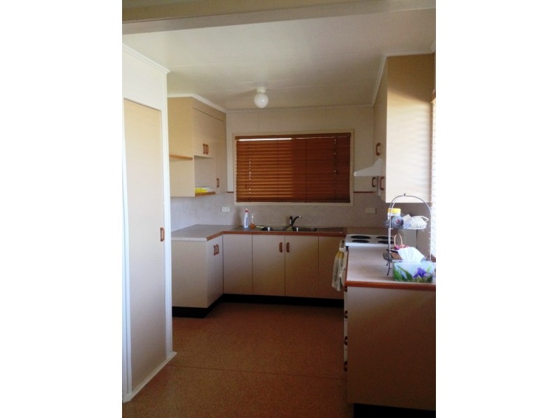 62 Arthur Street, Blackwater QLD 4717