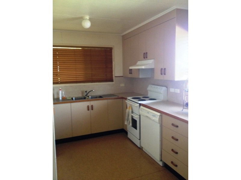 62 Arthur Street, Blackwater QLD 4717