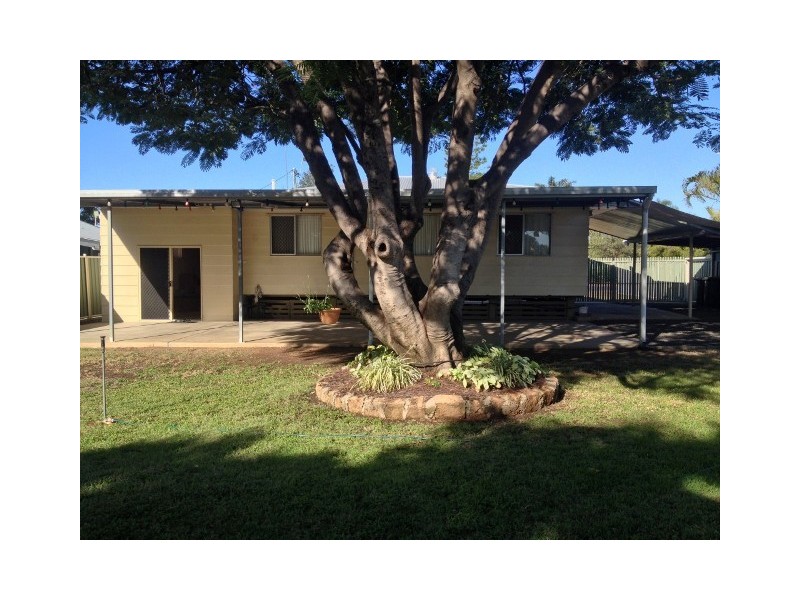62 Arthur Street, Blackwater QLD 4717