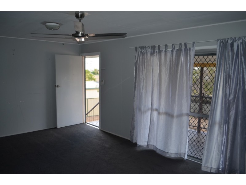 1 Bredhauer Street, Blackwater QLD 4717