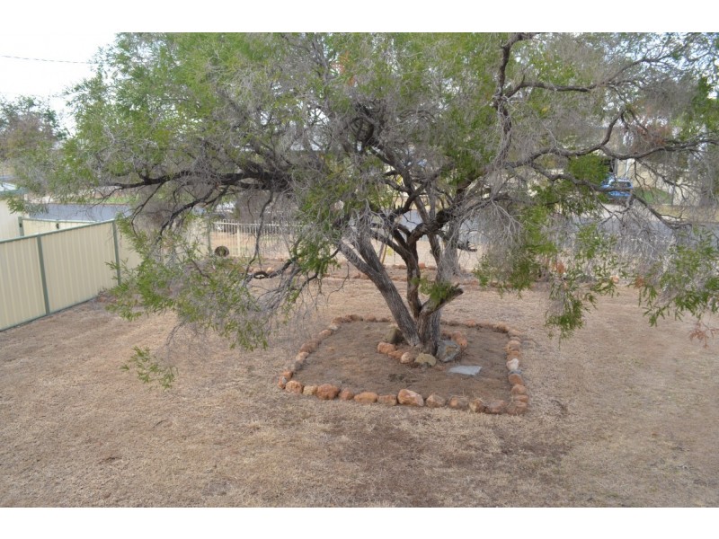 1 Bredhauer Street, Blackwater QLD 4717