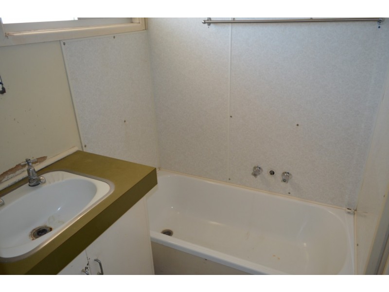 32 Conachan Street, Blackwater QLD 4717