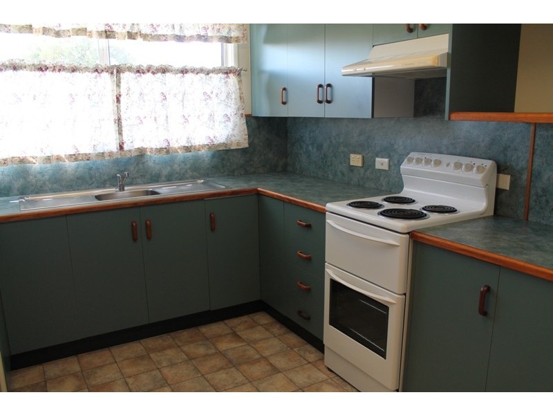 4 Adams Crescent, Blackwater QLD 4717