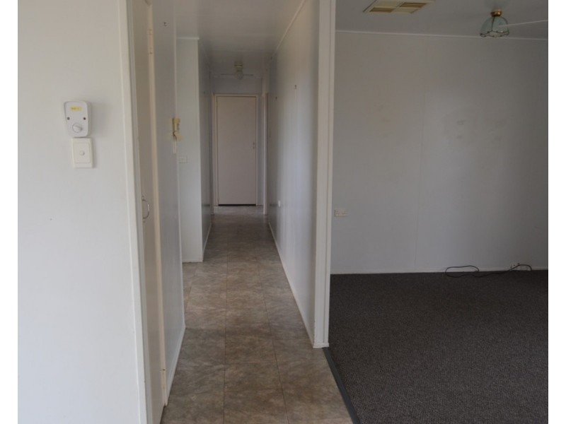 8 Birt Street, Blackwater QLD 4717