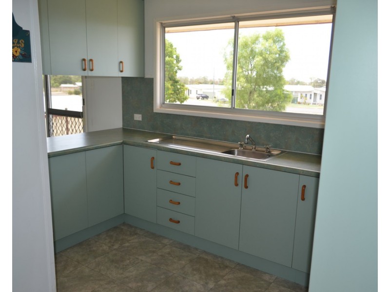 8 Birt Street, Blackwater QLD 4717