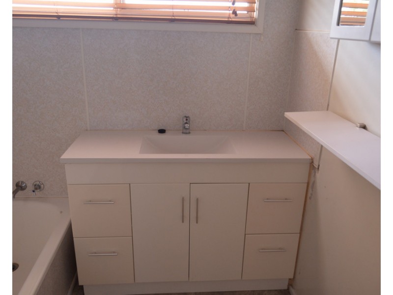 8 Birt Street, Blackwater QLD 4717