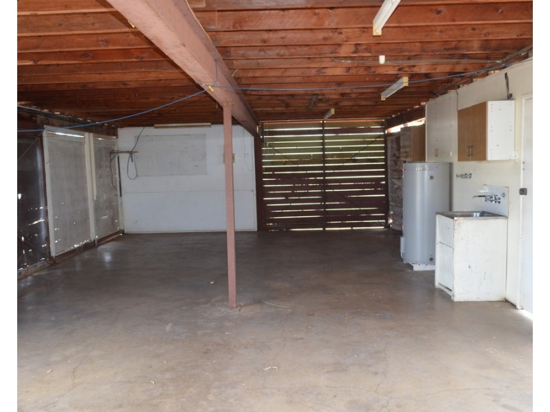 8 Birt Street, Blackwater QLD 4717