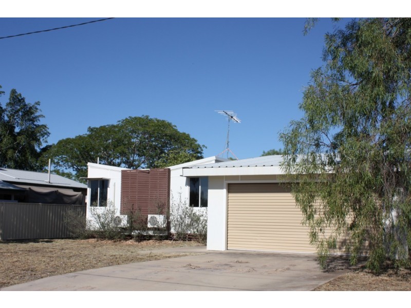 13 Long Street, Blackwater QLD 4717