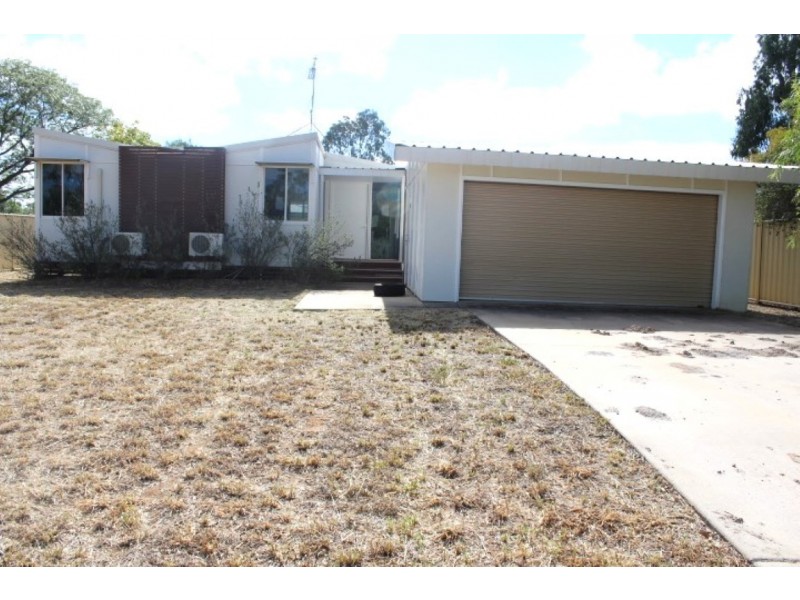 13 Long Street, Blackwater QLD 4717