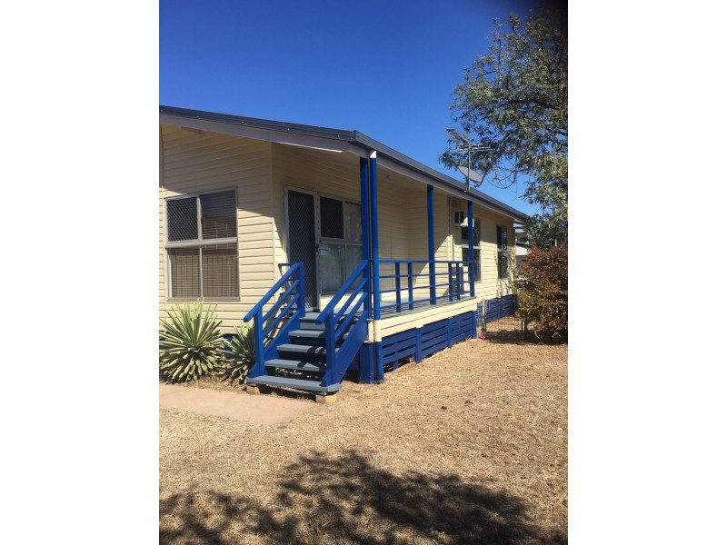 8 Sandalwood Street, Blackwater QLD 4717