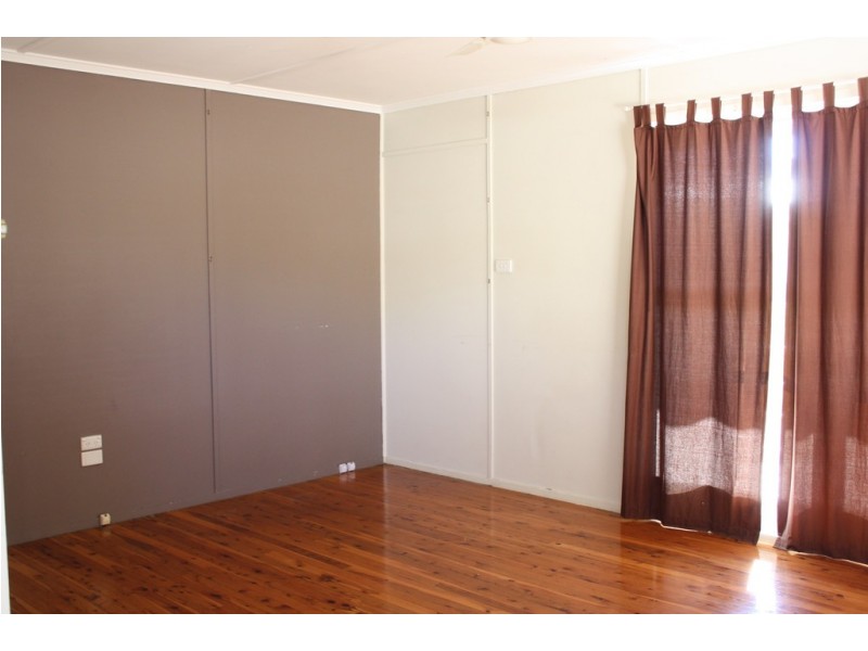 8 Sandalwood Street, Blackwater QLD 4717