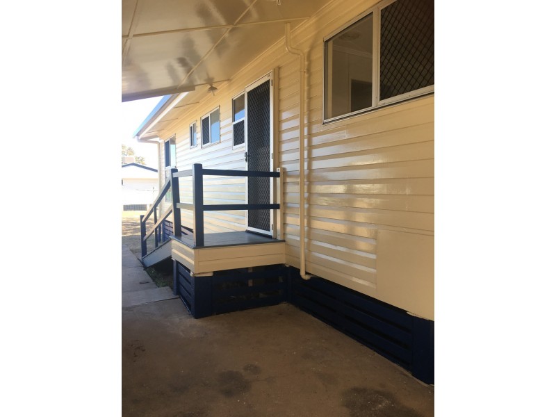 8 Sandalwood Street, Blackwater QLD 4717