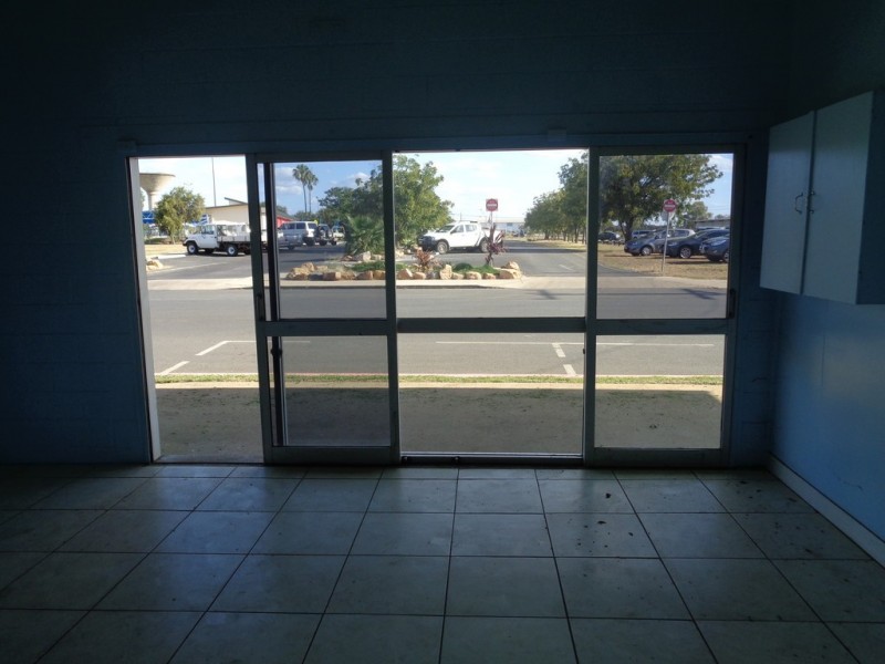12 Wey Street, Blackwater QLD 4717
