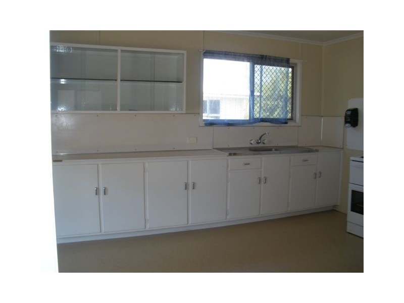 6 Sandalwood Street, Blackwater QLD 4717