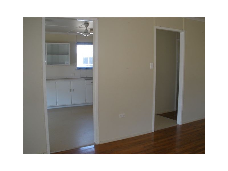 6 Sandalwood Street, Blackwater QLD 4717