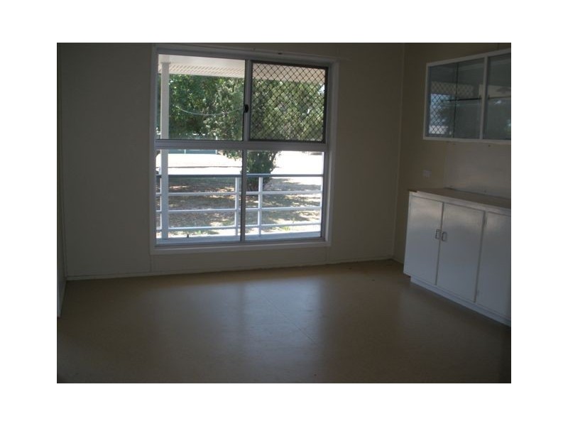 6 Sandalwood Street, Blackwater QLD 4717