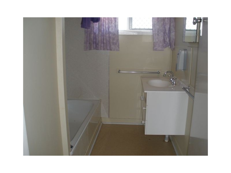 6 Sandalwood Street, Blackwater QLD 4717