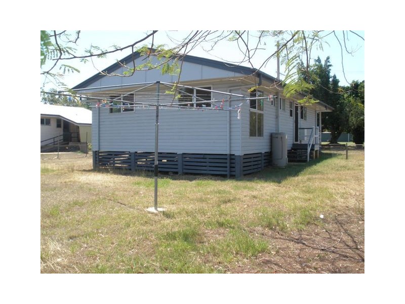 6 Sandalwood Street, Blackwater QLD 4717