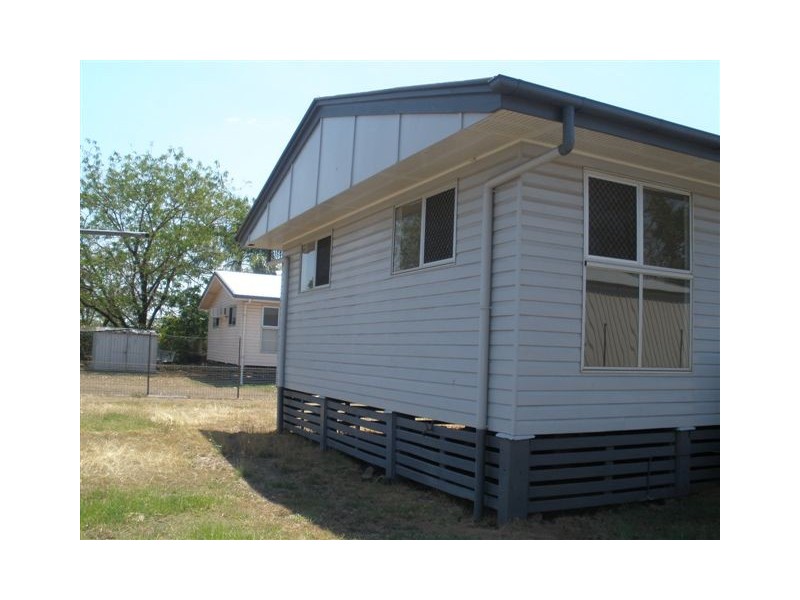 6 Sandalwood Street, Blackwater QLD 4717