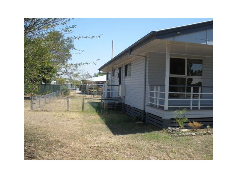 6 Sandalwood Street, Blackwater QLD 4717