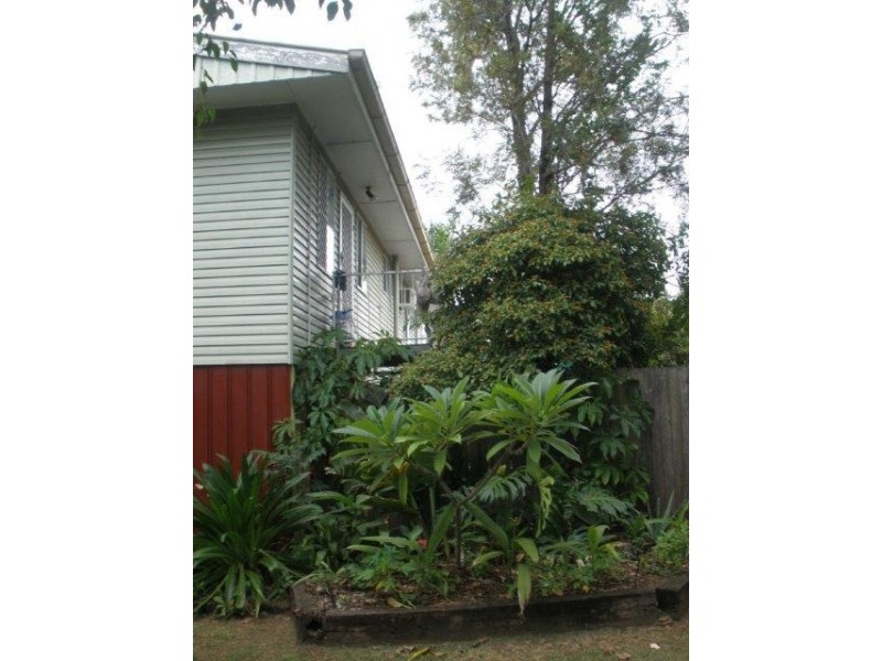 8 Cork Street, Blackwater QLD 4717