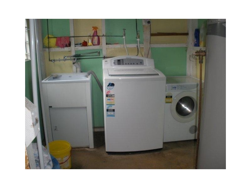 8 Cork Street, Blackwater QLD 4717