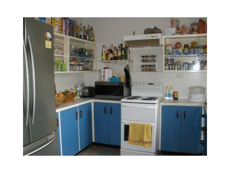 8 Cork Street, Blackwater QLD 4717