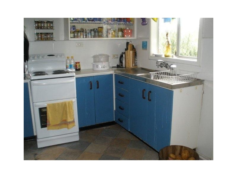 8 Cork Street, Blackwater QLD 4717