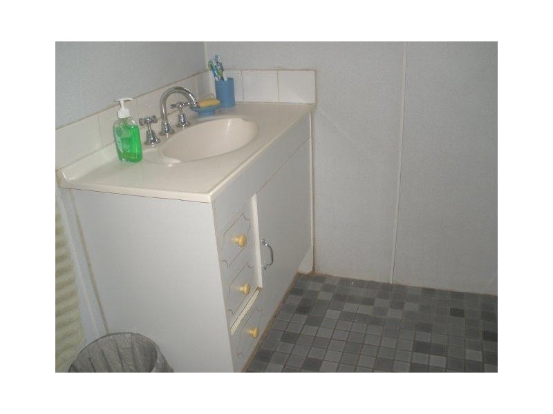 8 Cork Street, Blackwater QLD 4717