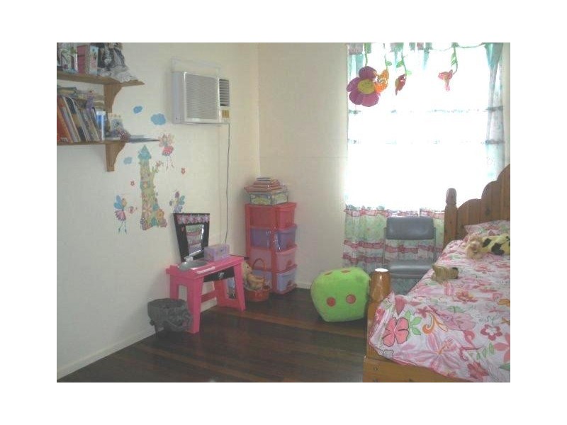 8 Cork Street, Blackwater QLD 4717