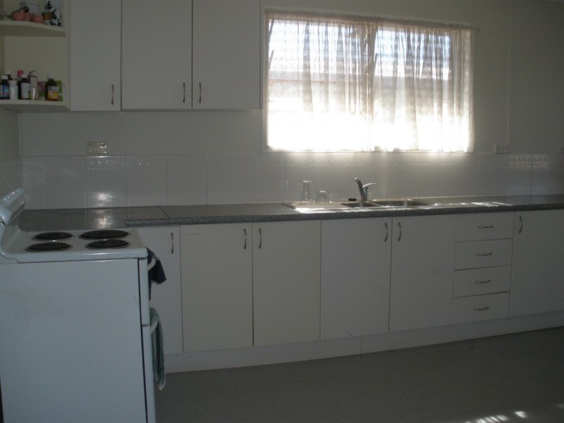 16 Long Street, Blackwater QLD 4717