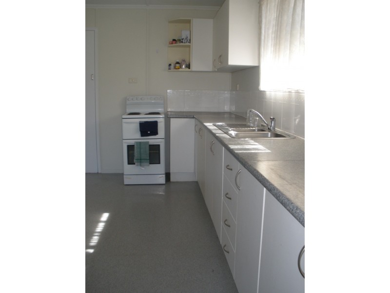 16 Long Street, Blackwater QLD 4717