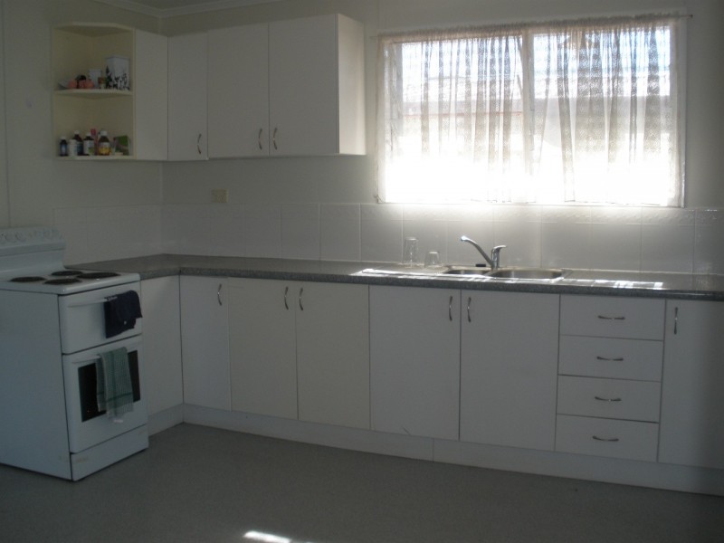 16 Long Street, Blackwater QLD 4717