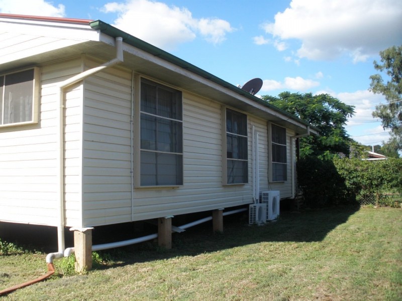 16 Long Street, Blackwater QLD 4717