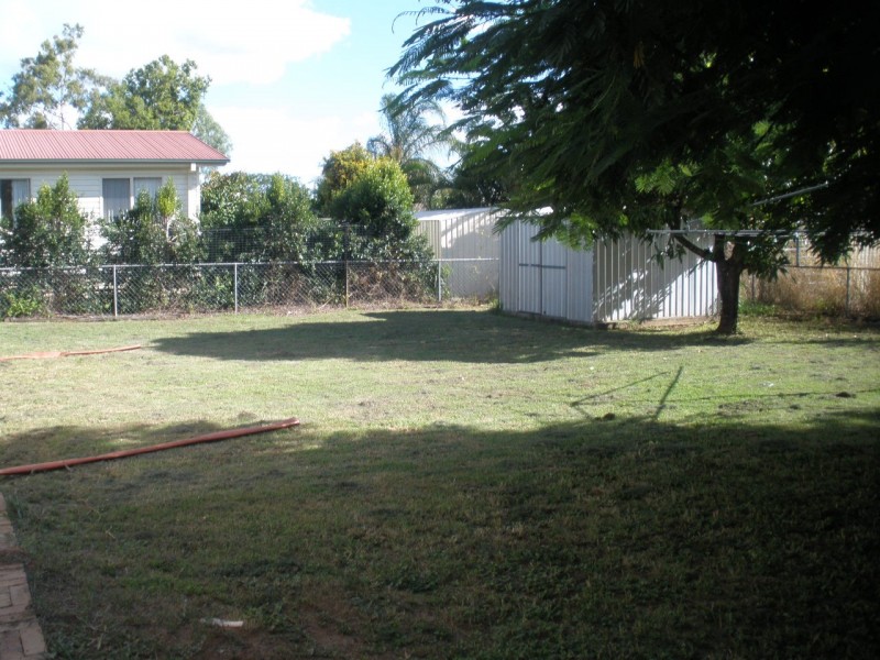 16 Long Street, Blackwater QLD 4717