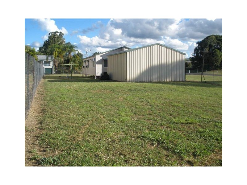 10 Creek Street, Bluff QLD 4702