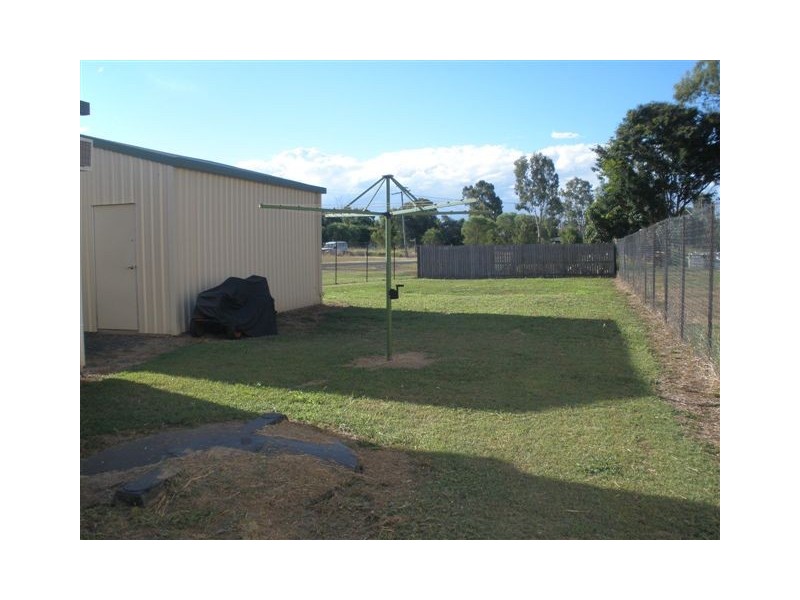 10 Creek Street, Bluff QLD 4702