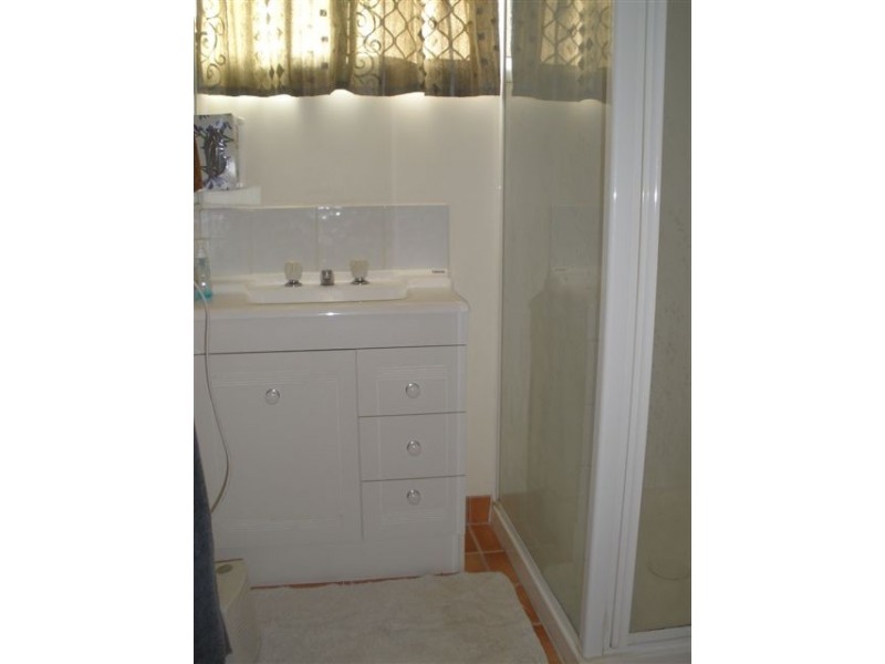 10 Creek Street, Bluff QLD 4702