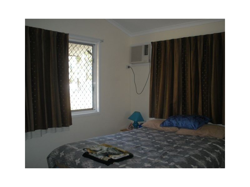 10 Creek Street, Bluff QLD 4702