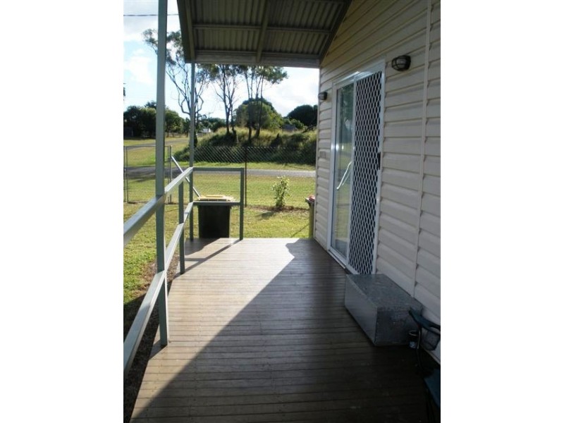 10 Creek Street, Bluff QLD 4702