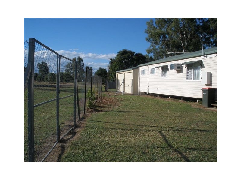 10 Creek Street, Bluff QLD 4702