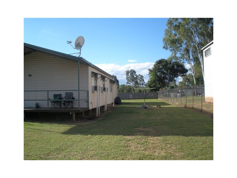 10 Creek Street, Bluff QLD 4702