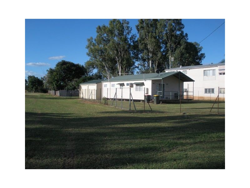 10 Creek Street, Bluff QLD 4702