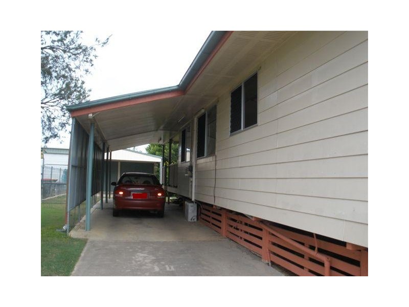 21 Bendee Cres, Blackwater QLD 4717