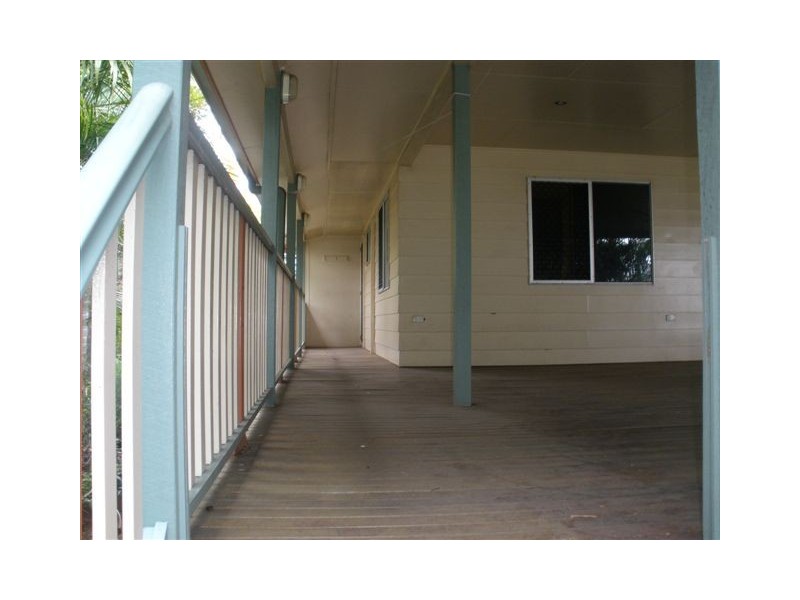 21 Bendee Cres, Blackwater QLD 4717