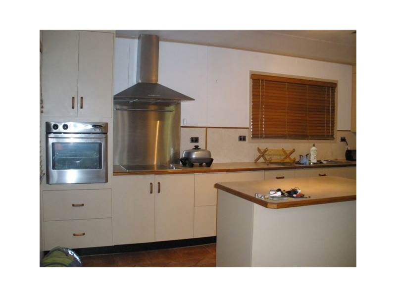 21 Bendee Cres, Blackwater QLD 4717